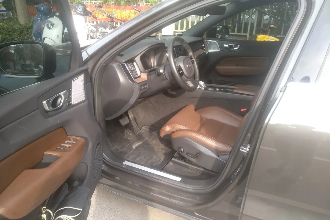 2021 Volvo XC60 2.0T 303HP L4 8AT PHEV 11.6KWH,autocango,china used car exporter,china ev exporter,chinese used car exporter,chinese used ev exporter