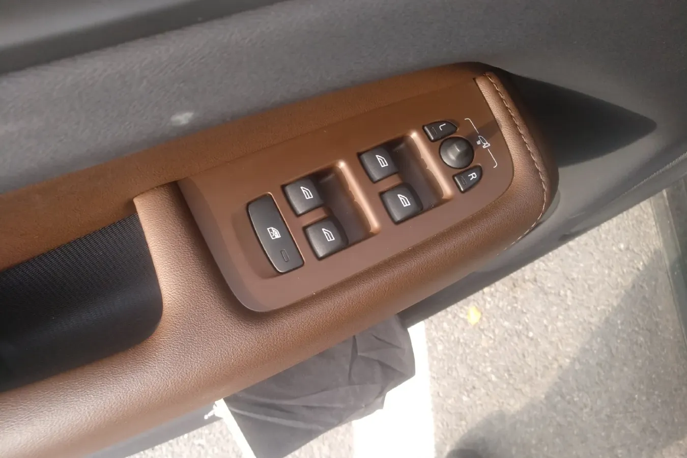 2021 Volvo XC60 2.0T 303HP L4 8AT PHEV 11.6KWH,autocango,china used car exporter,china ev exporter,chinese used car exporter,chinese used ev exporter