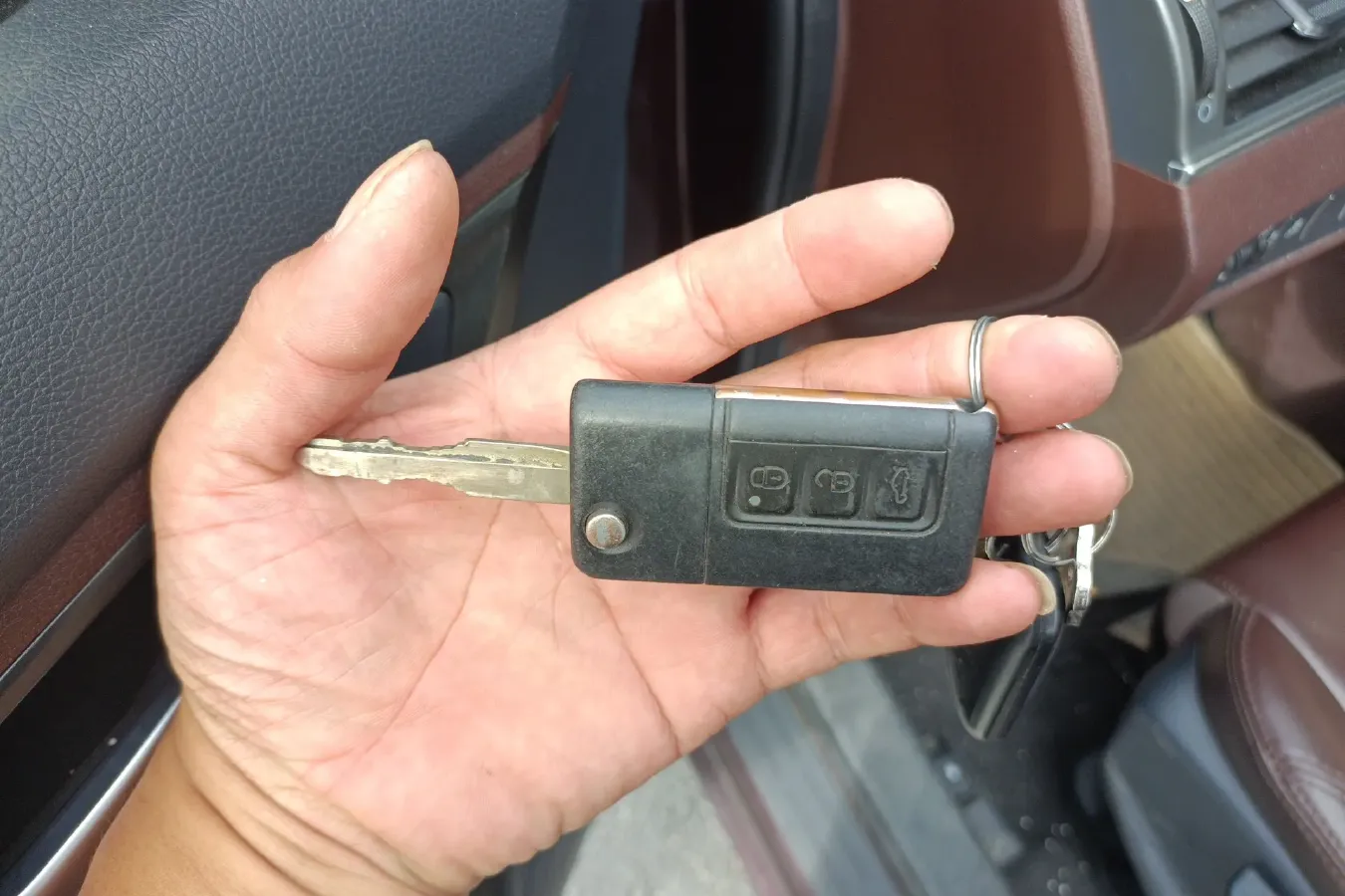 2017 HaiMa Family MPV 1.5T 156HP L4 6AT,autocango,china used car exporter,china ev exporter,chinese used car exporter,chinese used ev exporter