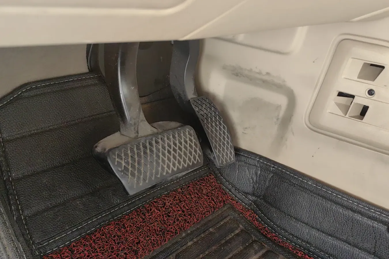 2014 Roewe e550 1.5L 109HP L4 2AT PHEV 11.8KWH,autocango,china used car exporter,china ev exporter,chinese used car exporter,chinese used ev exporter