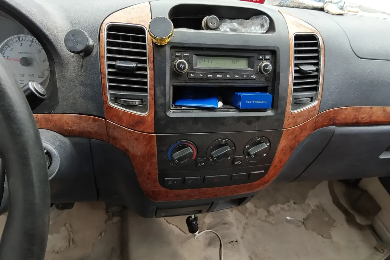 2018 KingLong JinWei 2.0L 102HP L4 5MT,autocango,china used car exporter,china ev exporter,chinese used car exporter,chinese used ev exporter