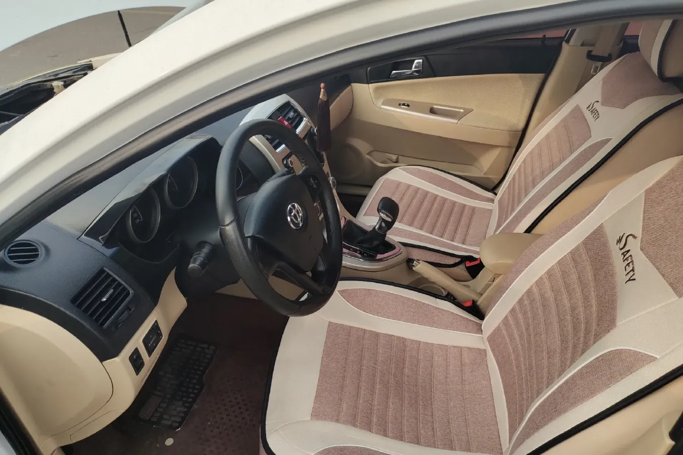 2013 Brilliance Auto H330 1.5L 105HP L4 4AT,autocango,china used car exporter,china ev exporter,chinese used car exporter,chinese used ev exporter