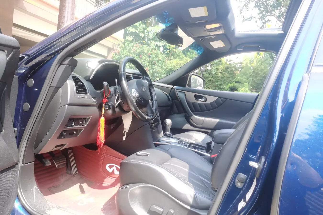 2013 Infiniti QX70 3.7L 351HP V6 7AT,autocango,china used car exporter,china ev exporter,chinese used car exporter,chinese used ev exporter