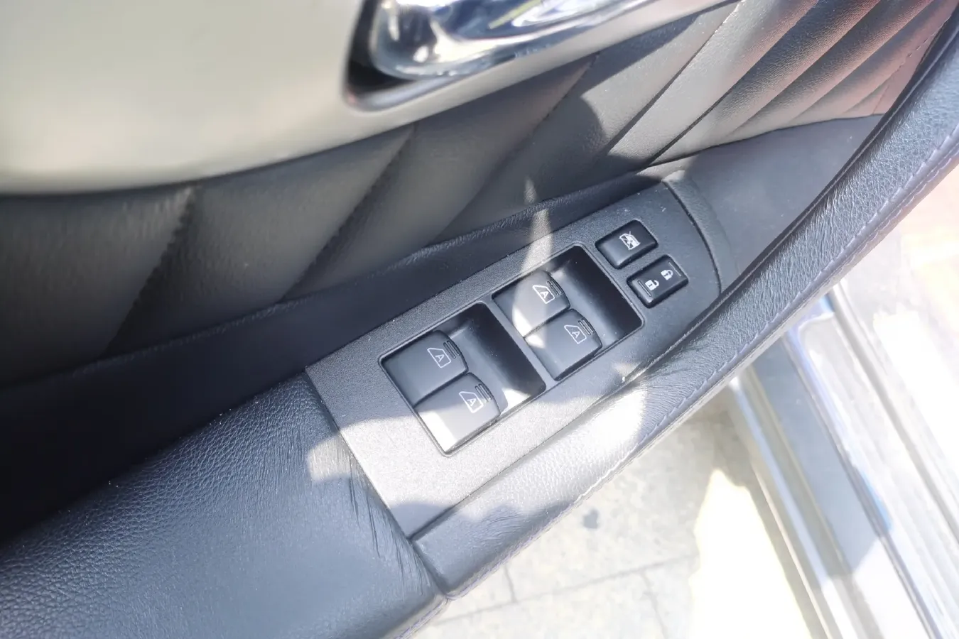 2013 Infiniti QX70 3.7L 351HP V6 7AT,autocango,china used car exporter,china ev exporter,chinese used car exporter,chinese used ev exporter