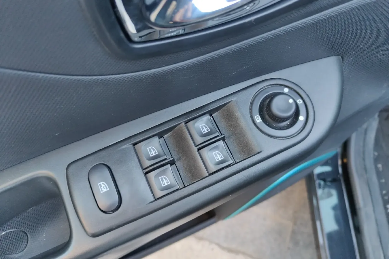 2015 Renault  Captur 1.2T 116HP L4 6DCT,autocango,china used car exporter,china ev exporter,chinese used car exporter,chinese used ev exporter