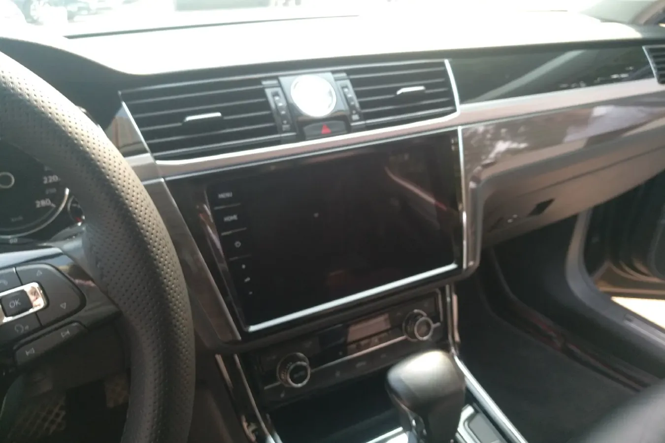 2018 Volkswagen Phideon 2.0T 224HP L4 7DCT,autocango,china used car exporter,china ev exporter,chinese used car exporter,chinese used ev exporter