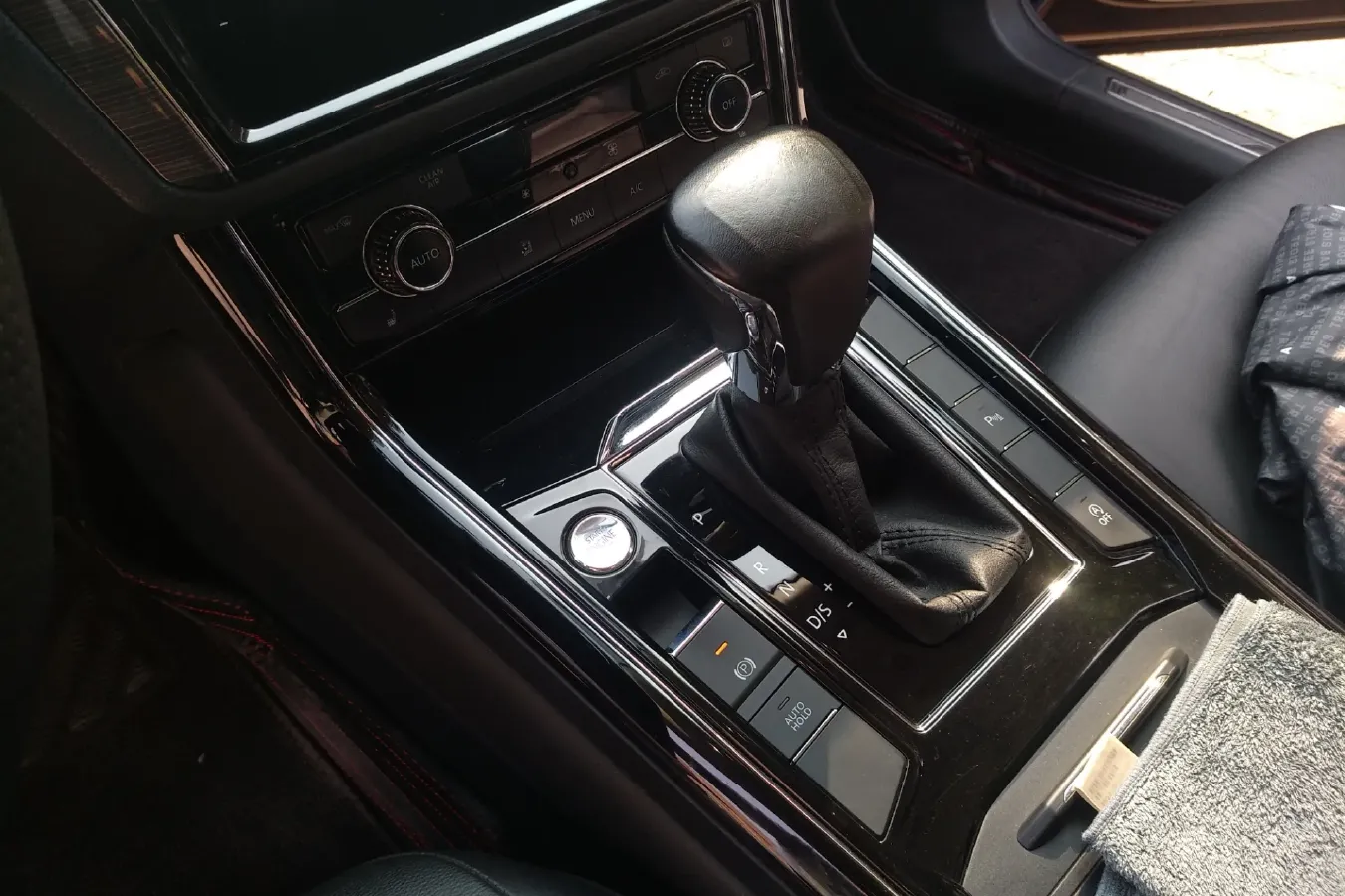 2018 Volkswagen Phideon 2.0T 224HP L4 7DCT,autocango,china used car exporter,china ev exporter,chinese used car exporter,chinese used ev exporter