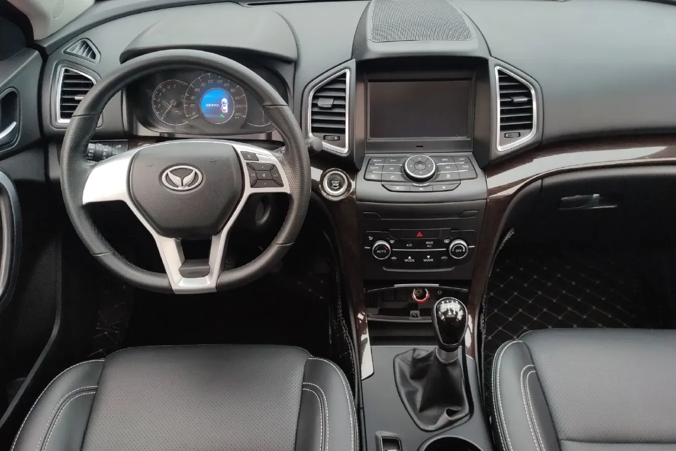 2016 BAIC Hyosow S6 1.5T 150HP L4 6MT,autocango,china used car exporter,china ev exporter,chinese used car exporter,chinese used ev exporter