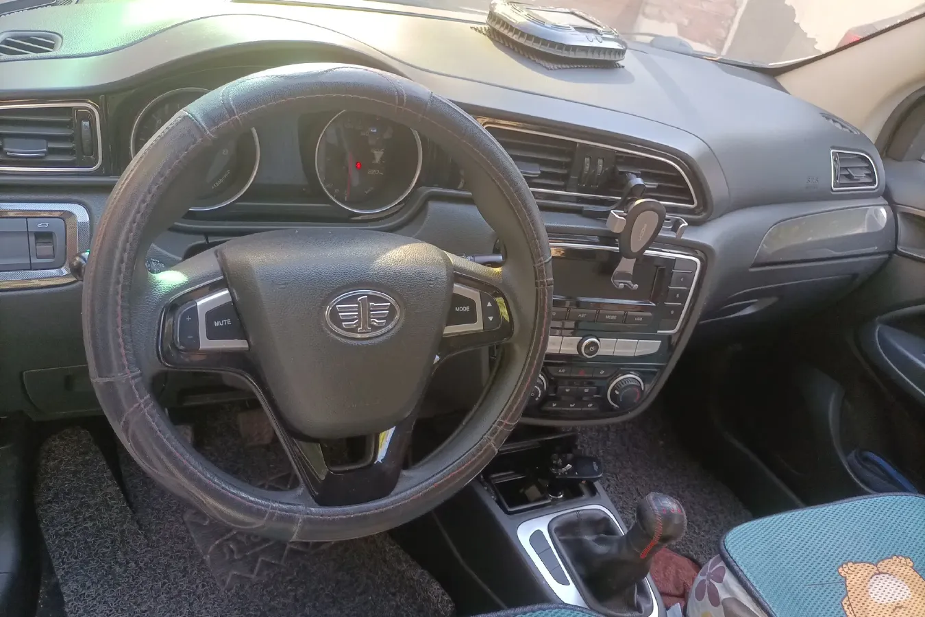 2017 FAW Jumpal D60 1.5L 113HP L4 5MT,autocango,china used car exporter,china ev exporter,chinese used car exporter,chinese used ev exporter