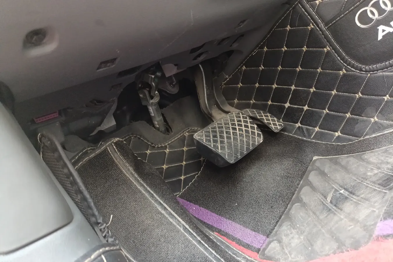 2013 Audi A4L 2.0T 180HP L4 CVT,autocango,china used car exporter,china ev exporter,chinese used car exporter,chinese used ev exporter