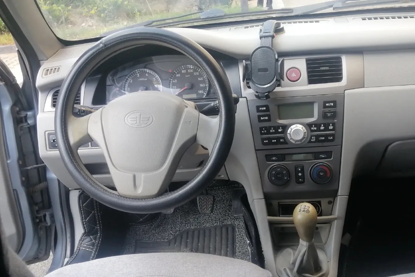 2011 FAW XiaLi N5 1.3L 91HP L4 5MT,autocango,china used car exporter,china ev exporter,chinese used car exporter,chinese used ev exporter