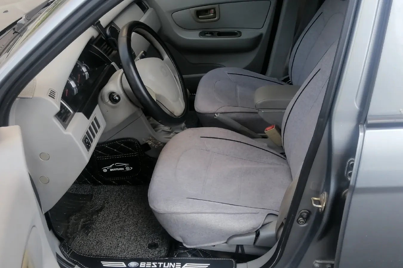 2011 FAW XiaLi N5 1.3L 91HP L4 5MT,autocango,china used car exporter,china ev exporter,chinese used car exporter,chinese used ev exporter