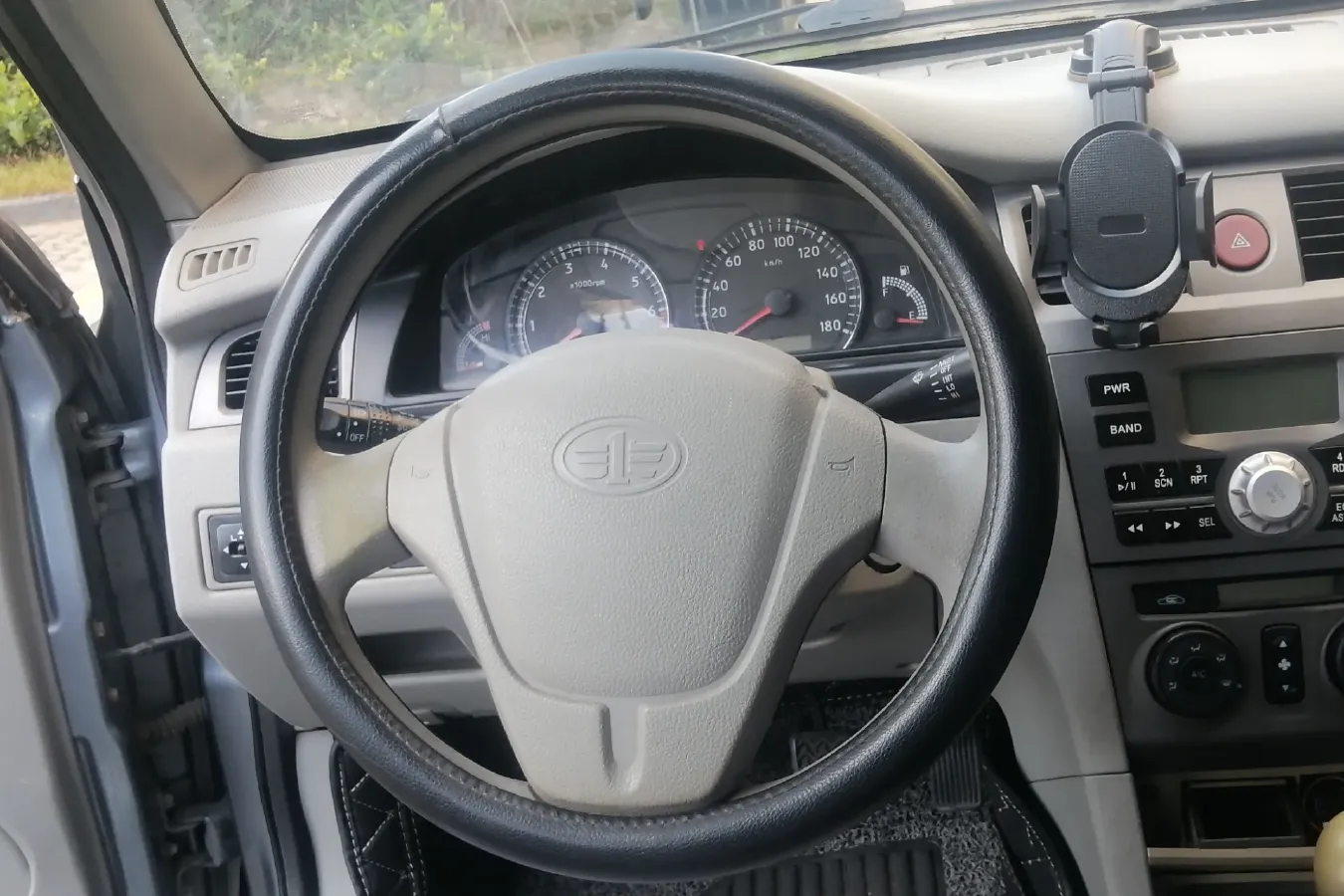 2011 FAW XiaLi N5 1.3L 91HP L4 5MT,autocango,china used car exporter,china ev exporter,chinese used car exporter,chinese used ev exporter