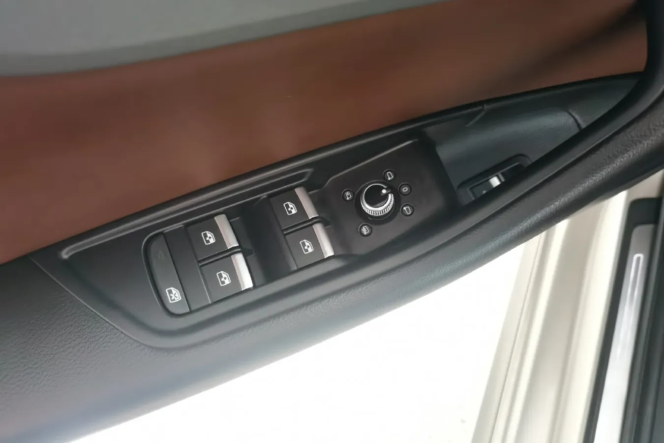 2018 Audi A4L 2.0T 190HP L4 7DCT,autocango,china used car exporter,china ev exporter,chinese used car exporter,chinese used ev exporter