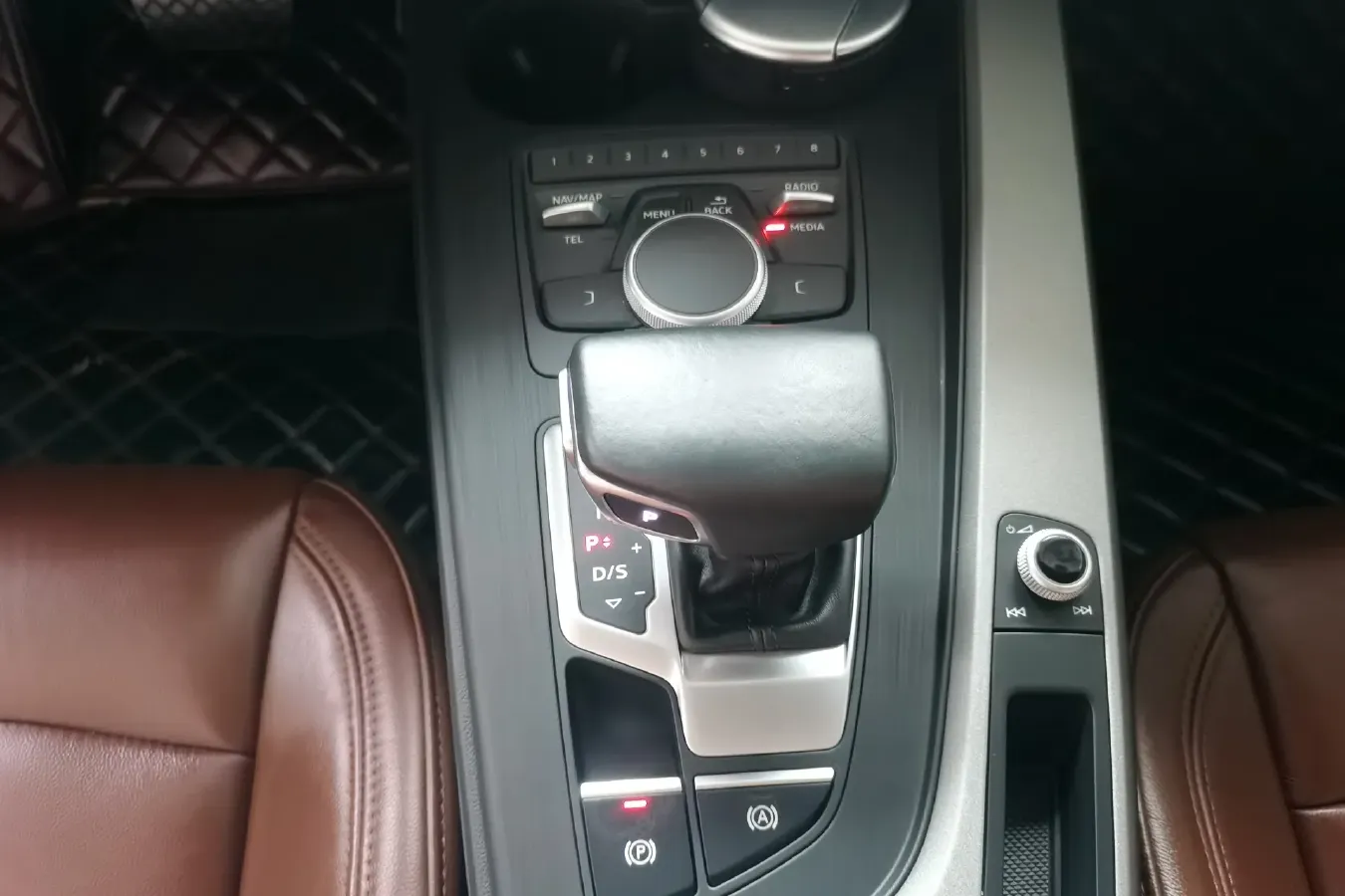 2018 Audi A4L 2.0T 190HP L4 7DCT,autocango,china used car exporter,china ev exporter,chinese used car exporter,chinese used ev exporter