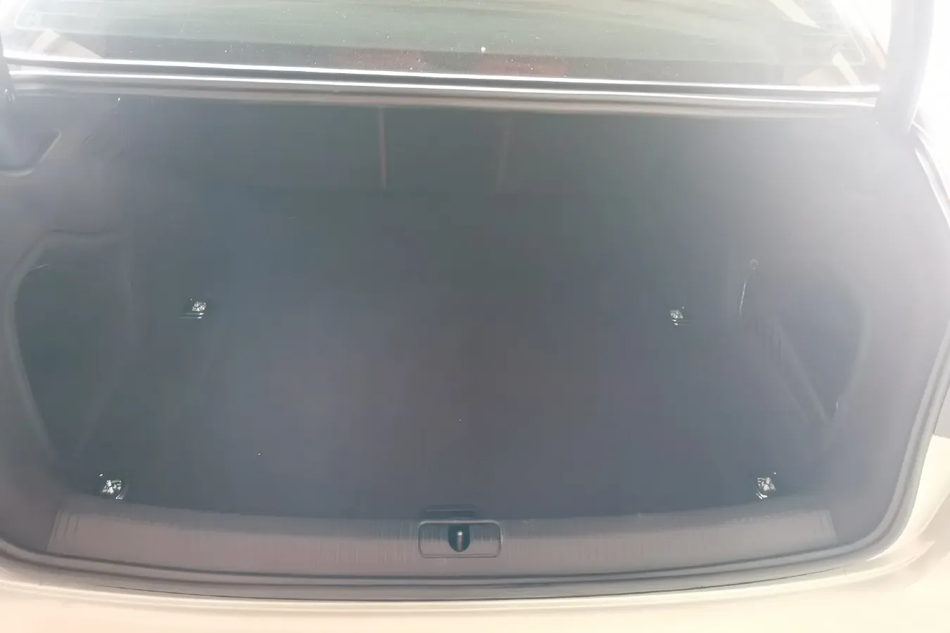 2018 Audi A4L 2.0T 190HP L4 7DCT,autocango,china used car exporter,china ev exporter,chinese used car exporter,chinese used ev exporter