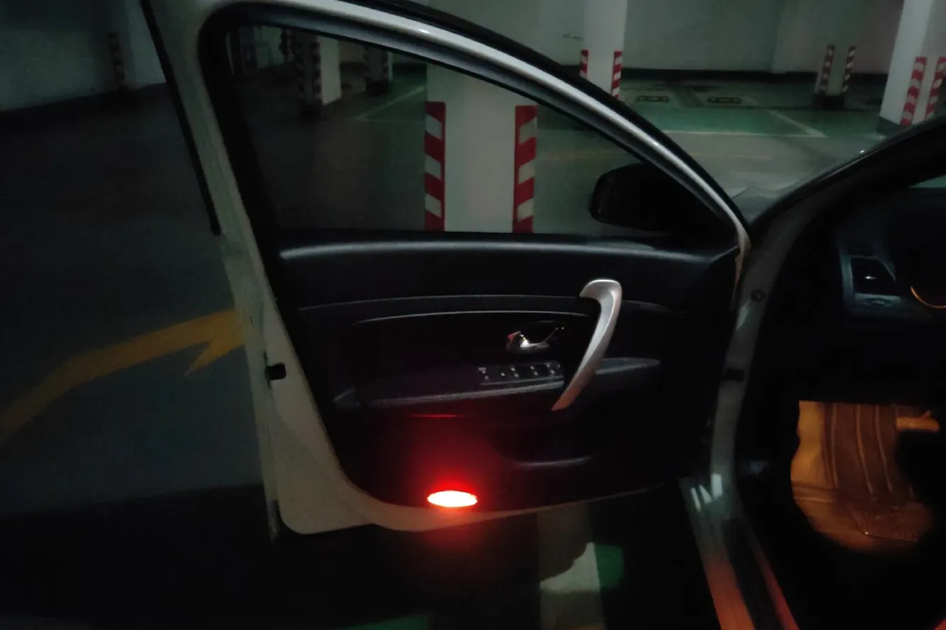 2015 Renault  Latitude 2.0L 139HP L4 CVT,autocango,china used car exporter,china ev exporter,chinese used car exporter,chinese used ev exporter