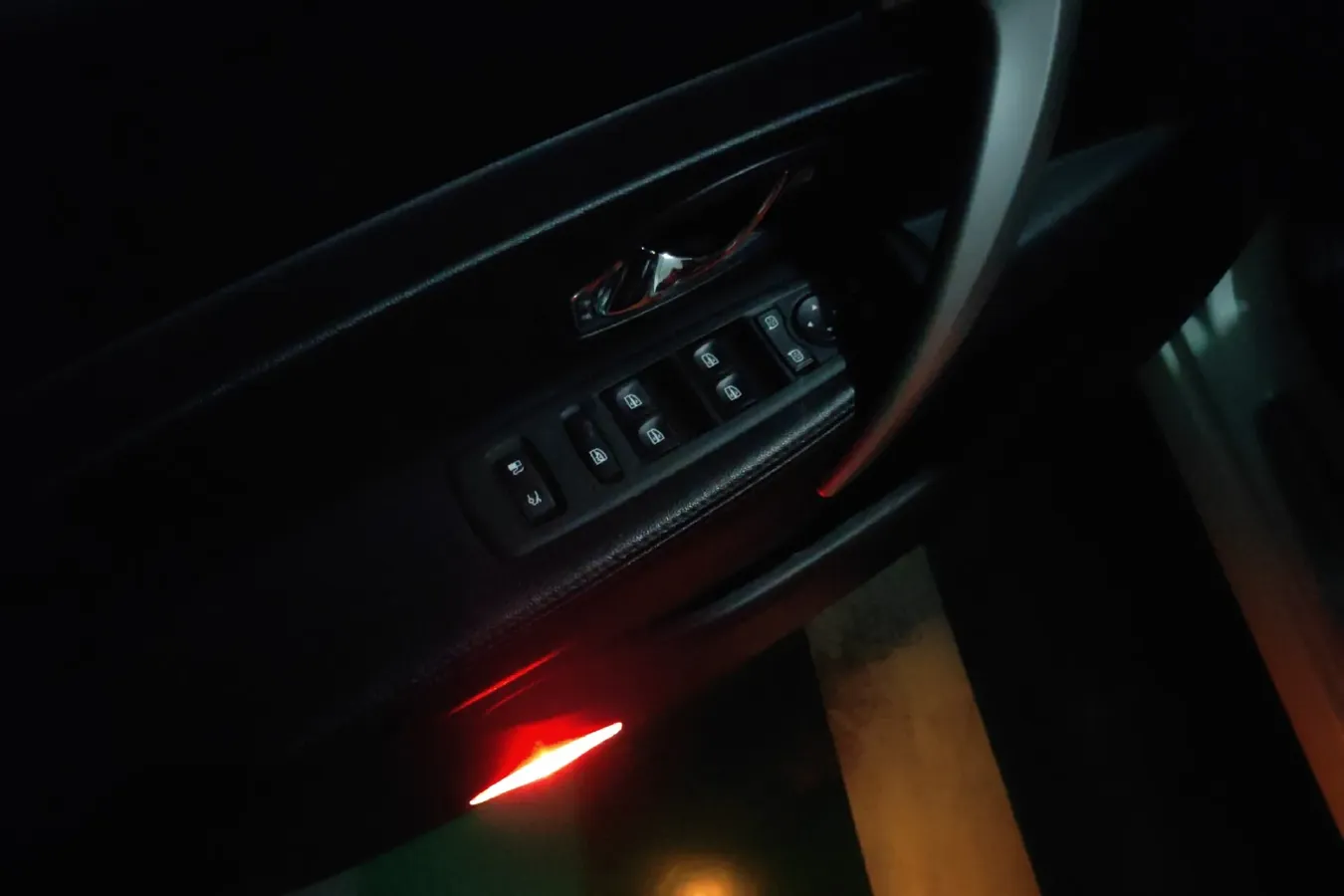 2015 Renault  Latitude 2.0L 139HP L4 CVT,autocango,china used car exporter,china ev exporter,chinese used car exporter,chinese used ev exporter