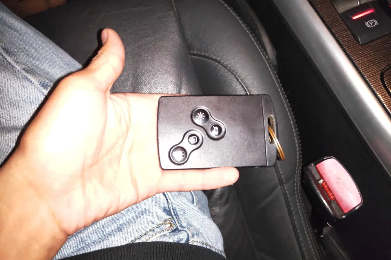 2015 Renault  Latitude 2.0L 139HP L4 CVT,autocango,china used car exporter,china ev exporter,chinese used car exporter,chinese used ev exporter