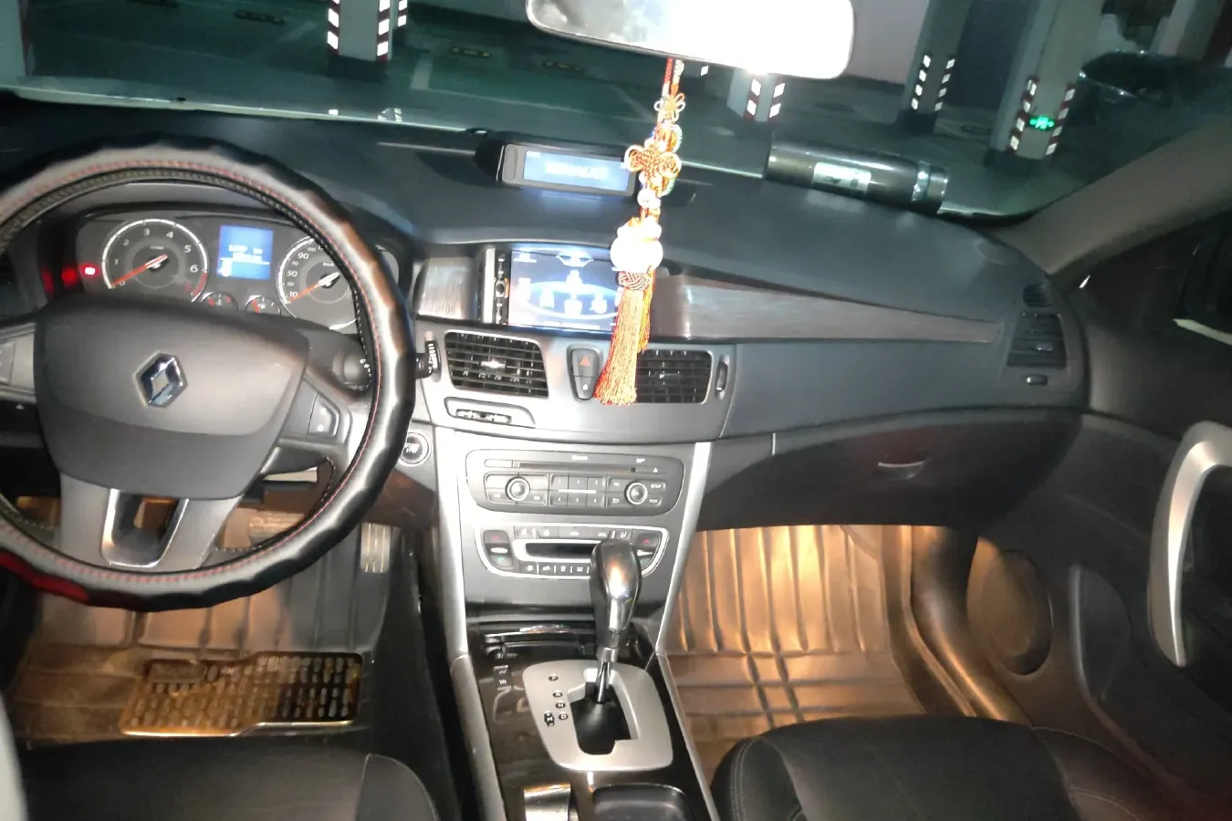 2015 Renault  Latitude 2.0L 139HP L4 CVT,autocango,china used car exporter,china ev exporter,chinese used car exporter,chinese used ev exporter