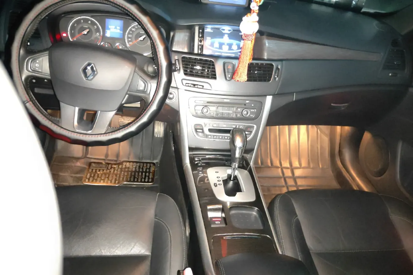 2015 Renault  Latitude 2.0L 139HP L4 CVT,autocango,china used car exporter,china ev exporter,chinese used car exporter,chinese used ev exporter