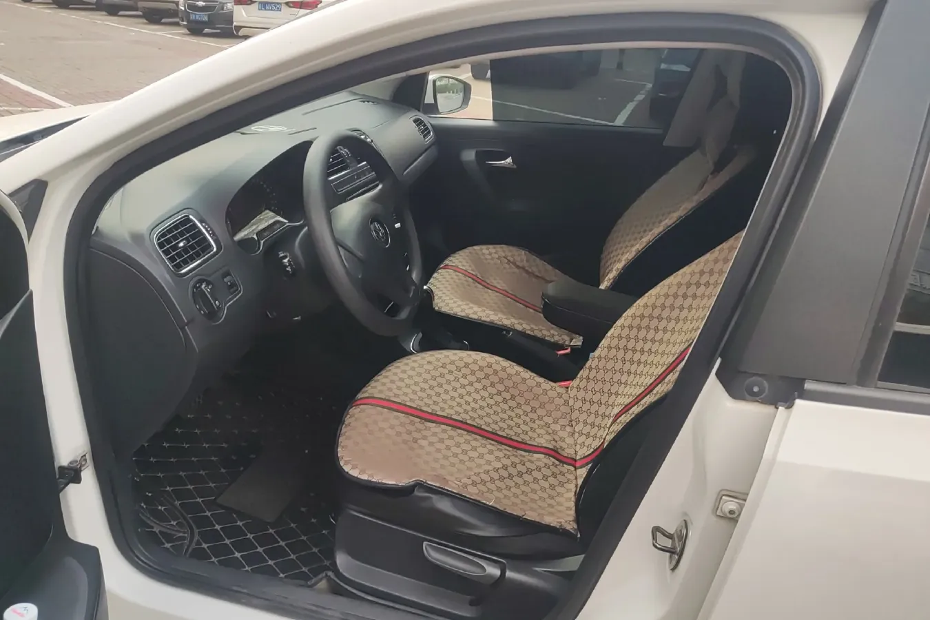 2014 Volkswagen Polo 1.4L 90HP L4 6AT,autocango,china used car exporter,china ev exporter,chinese used car exporter,chinese used ev exporter