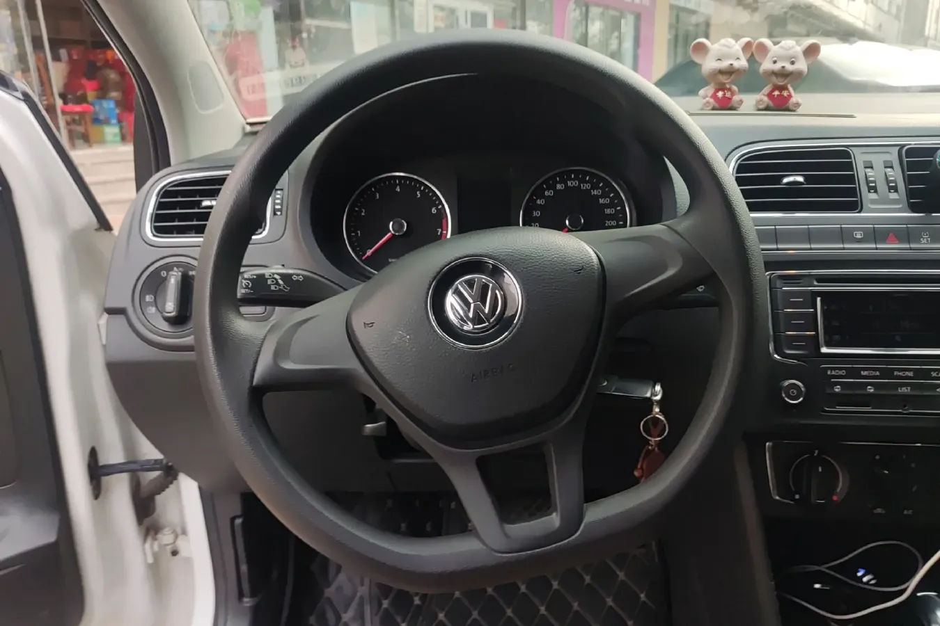 2014 Volkswagen Polo 1.4L 90HP L4 6AT,autocango,china used car exporter,china ev exporter,chinese used car exporter,chinese used ev exporter