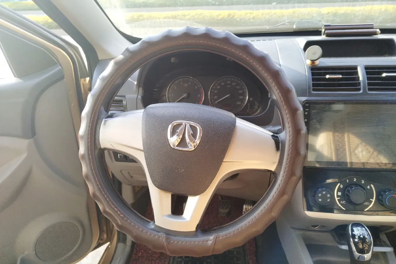 2014 BAIC WeiWang M20 1.5L 102HP L4 5MT,autocango,china used car exporter,china ev exporter,chinese used car exporter,chinese used ev exporter