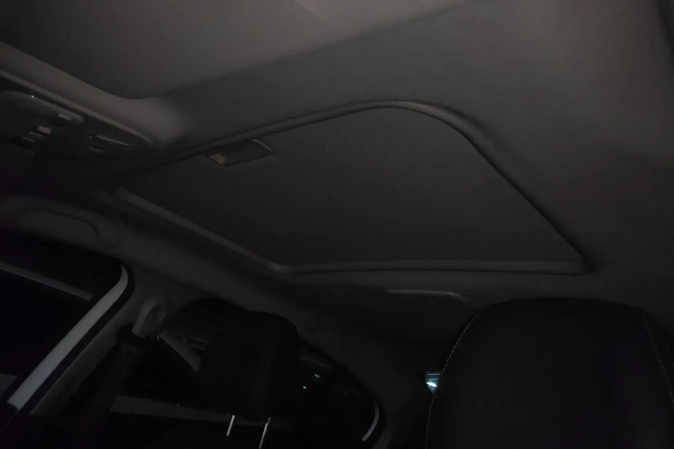 2011 Renault  Fluence 2.0L 137HP L4 CVT,autocango,china used car exporter,china ev exporter,chinese used car exporter,chinese used ev exporter