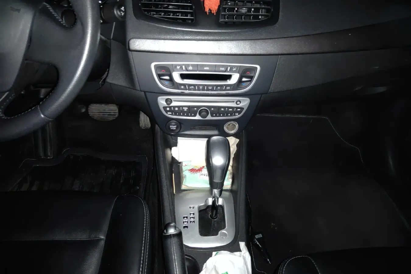 2011 Renault  Fluence 2.0L 137HP L4 CVT,autocango,china used car exporter,china ev exporter,chinese used car exporter,chinese used ev exporter