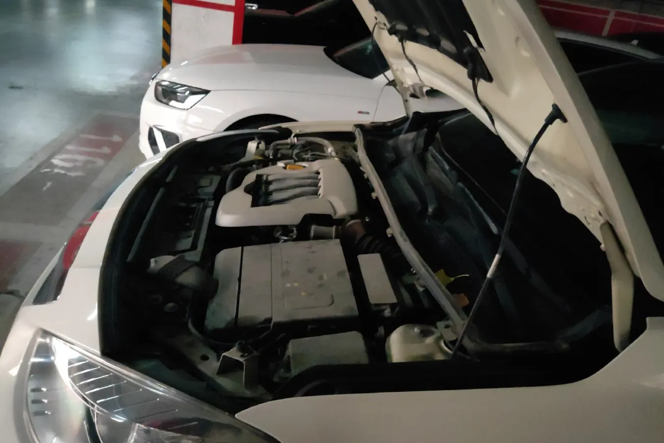 2011 Renault  Fluence 2.0L 137HP L4 CVT,autocango,china used car exporter,china ev exporter,chinese used car exporter,chinese used ev exporter