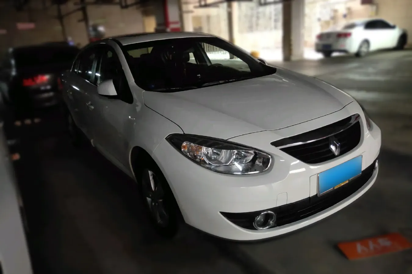 2011 Renault  Fluence 2.0L 137HP L4 CVT,autocango,china used car exporter,china ev exporter,chinese used car exporter,chinese used ev exporter