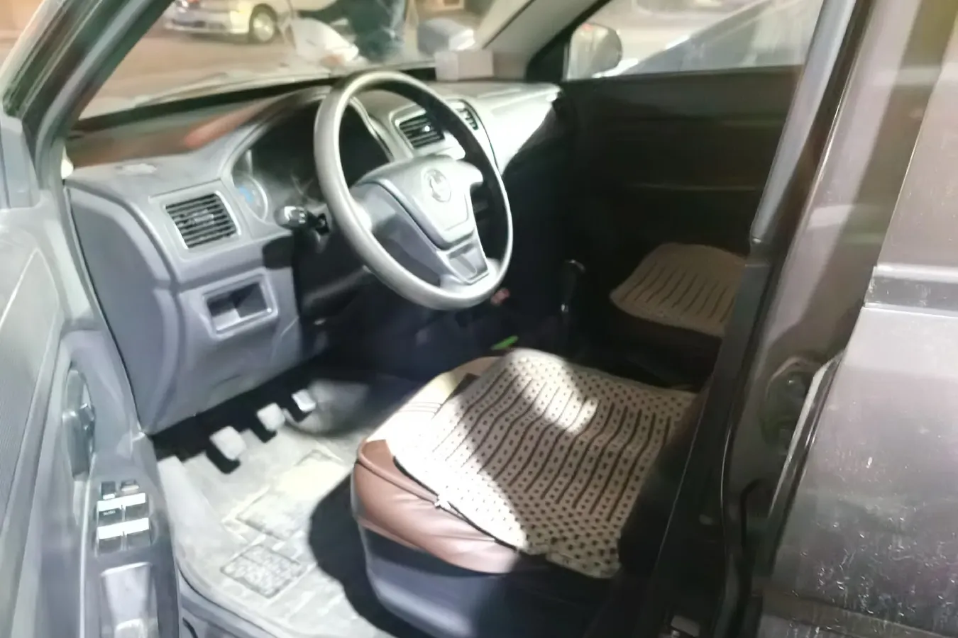 2014 DongFeng Fengon Fengon 330 1.5L 109HP L4 5MT,autocango,china used car exporter,china ev exporter,chinese used car exporter,chinese used ev exporter