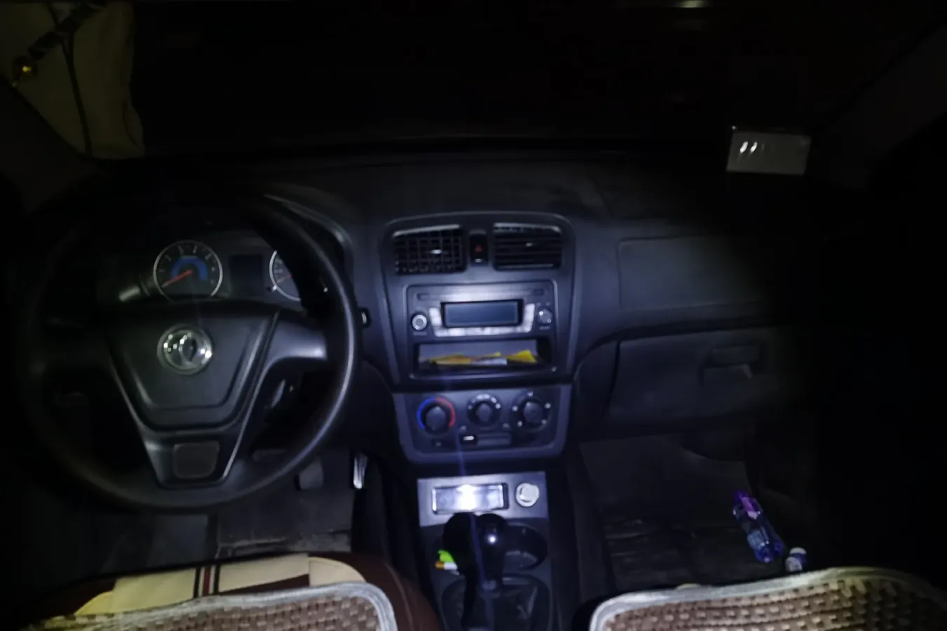 2014 DongFeng Fengon Fengon 330 1.5L 109HP L4 5MT,autocango,china used car exporter,china ev exporter,chinese used car exporter,chinese used ev exporter