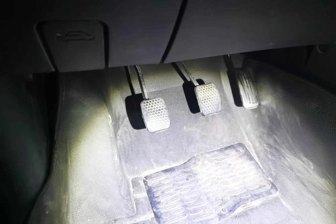 2014 DongFeng Fengon Fengon 330 1.5L 109HP L4 5MT,autocango,china used car exporter,china ev exporter,chinese used car exporter,chinese used ev exporter