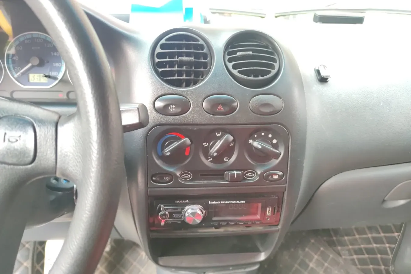 2009 BaoJun LeChi 1.2L 86HP L4 5MT,autocango,china used car exporter,china ev exporter,chinese used car exporter,chinese used ev exporter