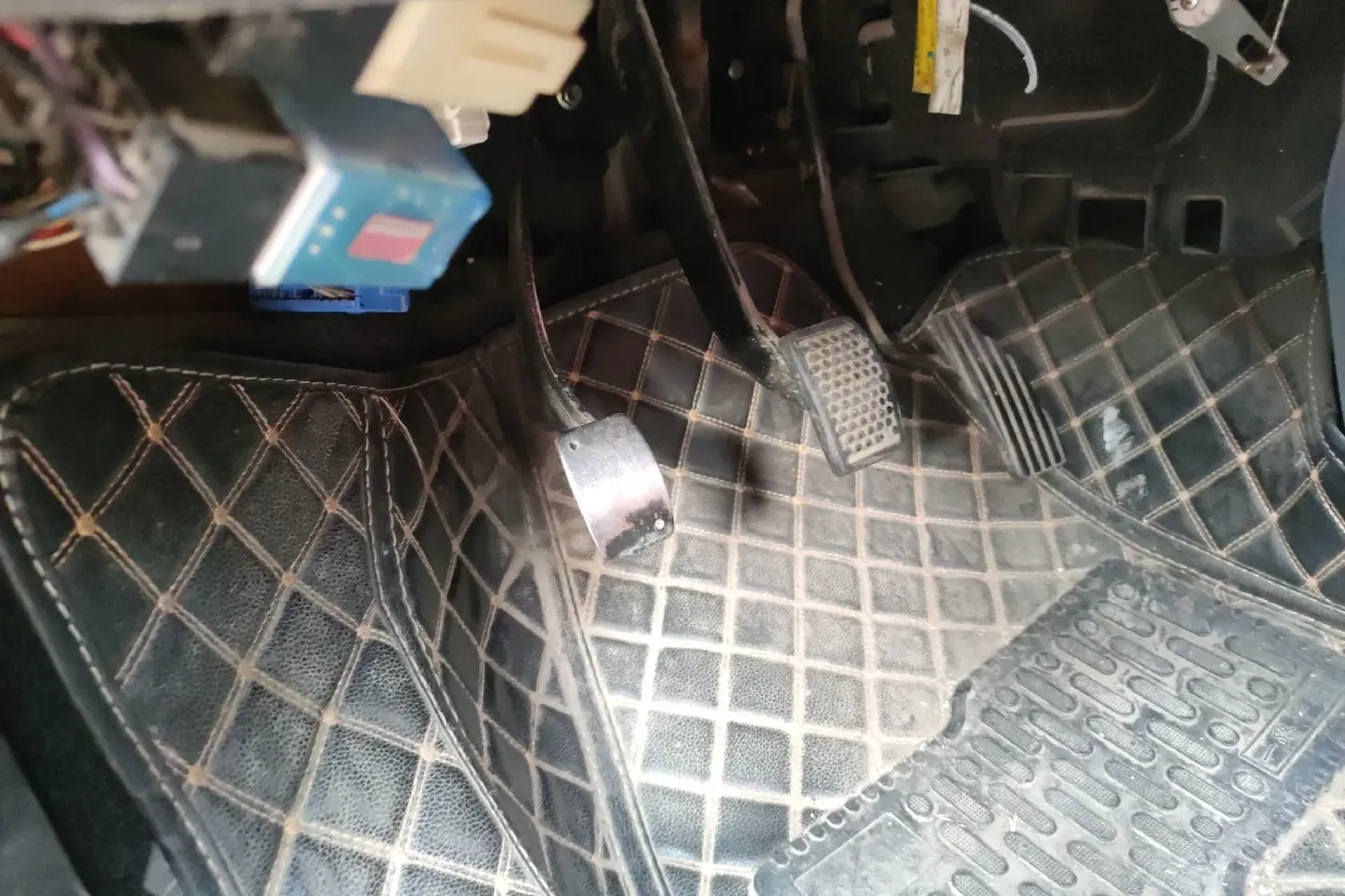 2009 BaoJun LeChi 1.2L 86HP L4 5MT,autocango,china used car exporter,china ev exporter,chinese used car exporter,chinese used ev exporter