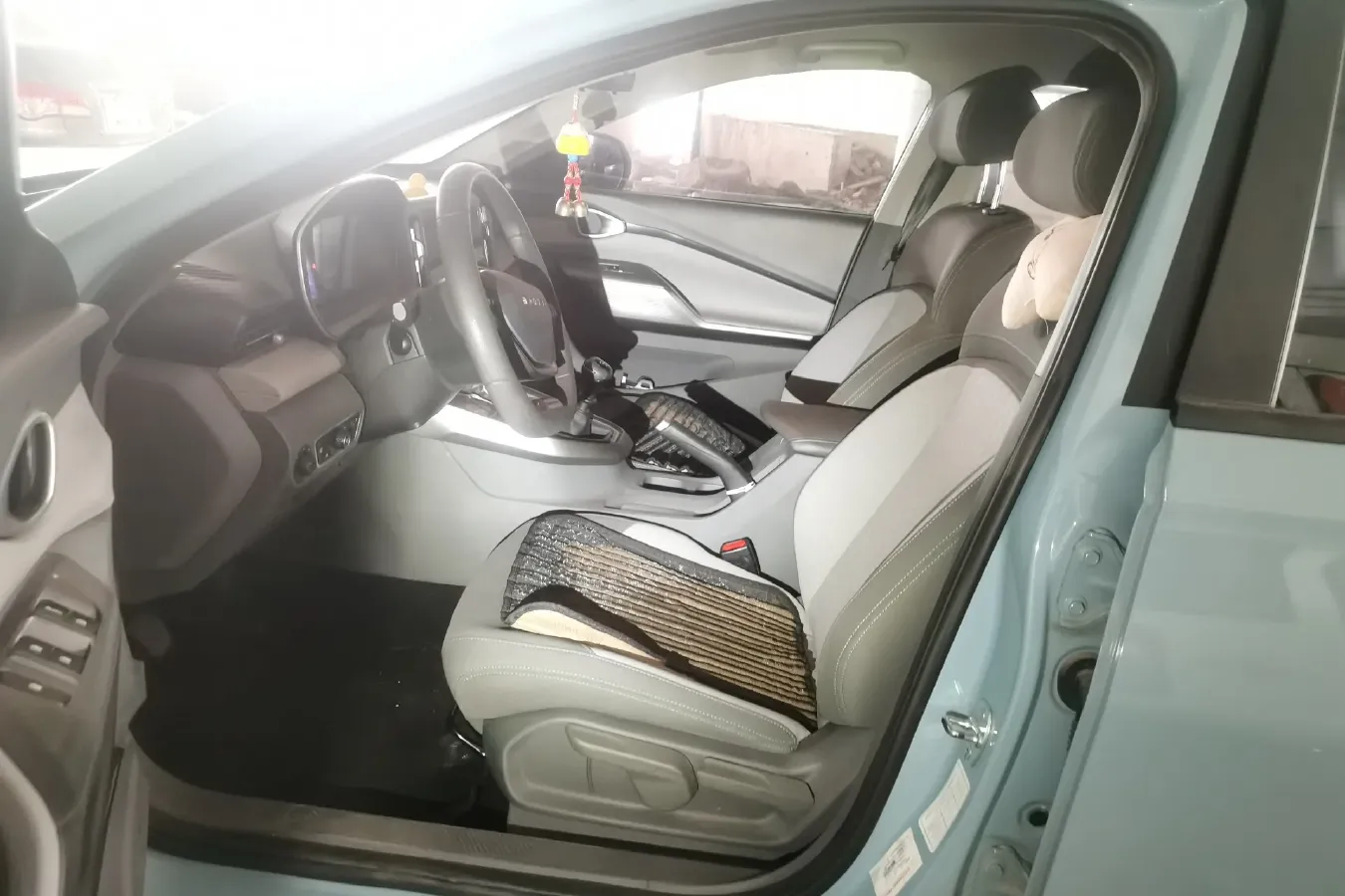 2020 BaoJun RC-5 1.5L 99HP L4 6MT,autocango,china used car exporter,china ev exporter,chinese used car exporter,chinese used ev exporter