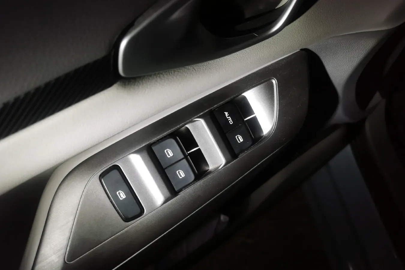 2020 BaoJun RC-5 1.5L 99HP L4 6MT,autocango,china used car exporter,china ev exporter,chinese used car exporter,chinese used ev exporter