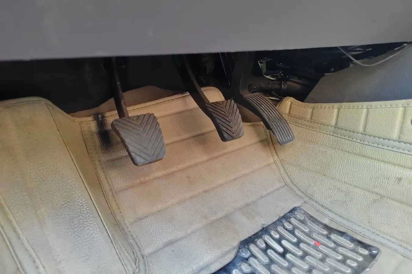 2013 Youngman Lotus L3 1.5L 106HP L4 5MT,autocango,china used car exporter,china ev exporter,chinese used car exporter,chinese used ev exporter