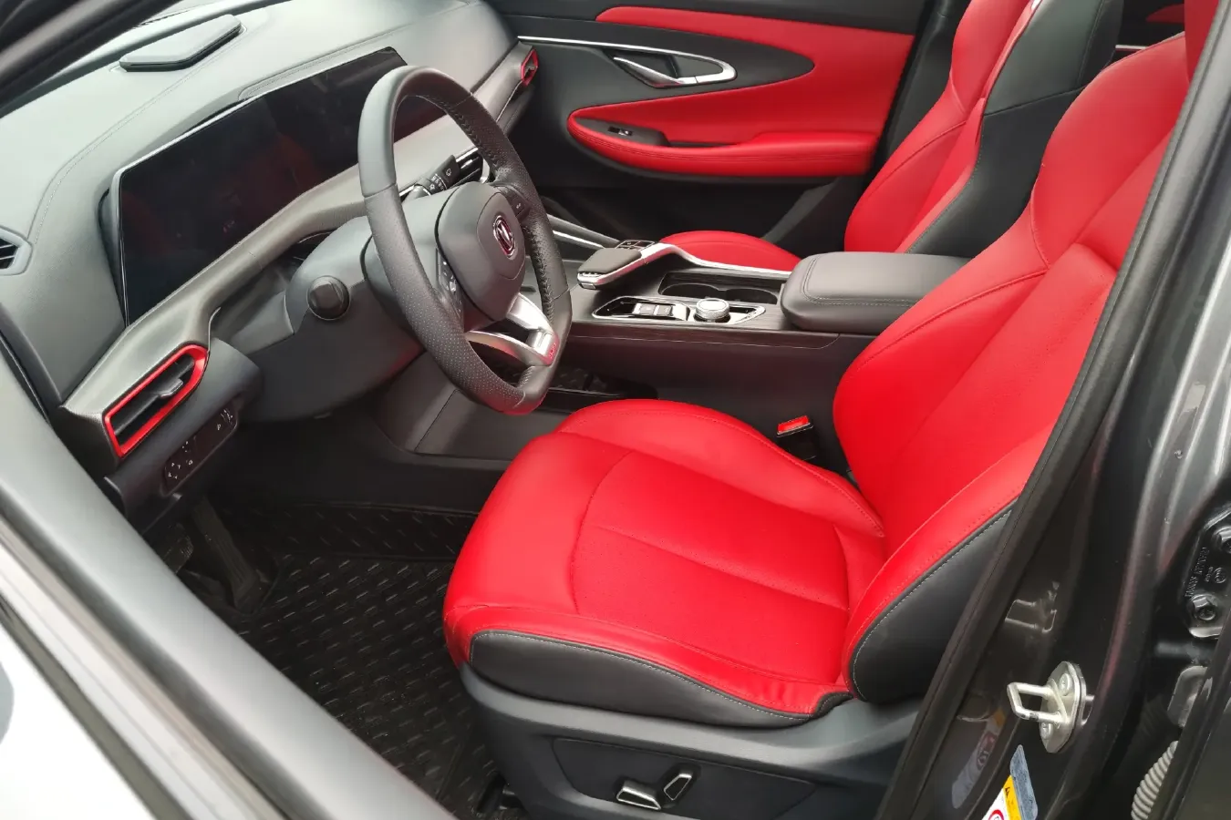 2020 ChangAn UNI-T 1.5T 180HP L4 7DCT,autocango,china used car exporter,china ev exporter,chinese used car exporter,chinese used ev exporter