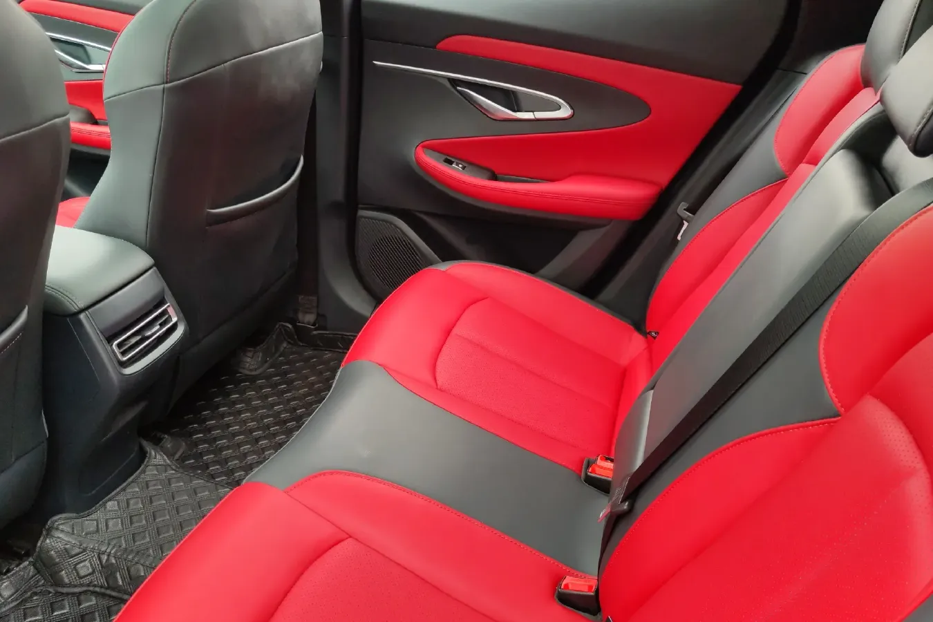 2020 ChangAn UNI-T 1.5T 180HP L4 7DCT,autocango,china used car exporter,china ev exporter,chinese used car exporter,chinese used ev exporter