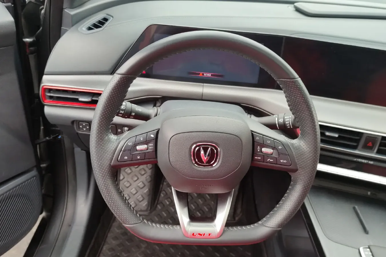 2020 ChangAn UNI-T 1.5T 180HP L4 7DCT,autocango,china used car exporter,china ev exporter,chinese used car exporter,chinese used ev exporter