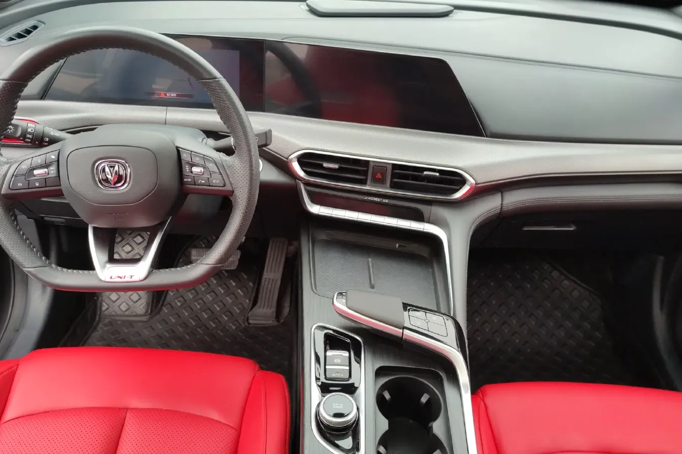 2020 ChangAn UNI-T 1.5T 180HP L4 7DCT,autocango,china used car exporter,china ev exporter,chinese used car exporter,chinese used ev exporter