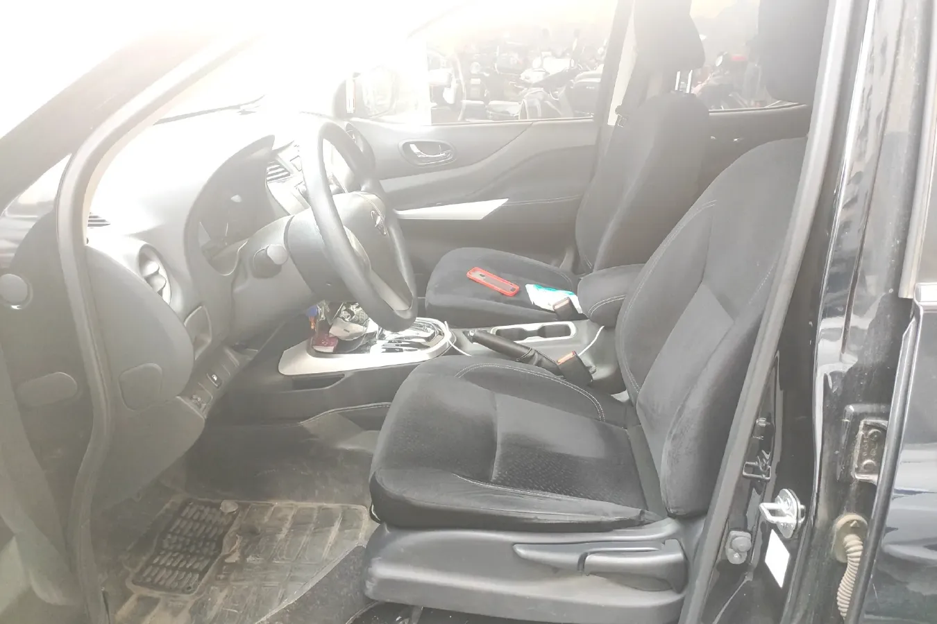 2017 Nissan Navara 2.5L 184HP L4 7AT,autocango,china used car exporter,china ev exporter,chinese used car exporter,chinese used ev exporter