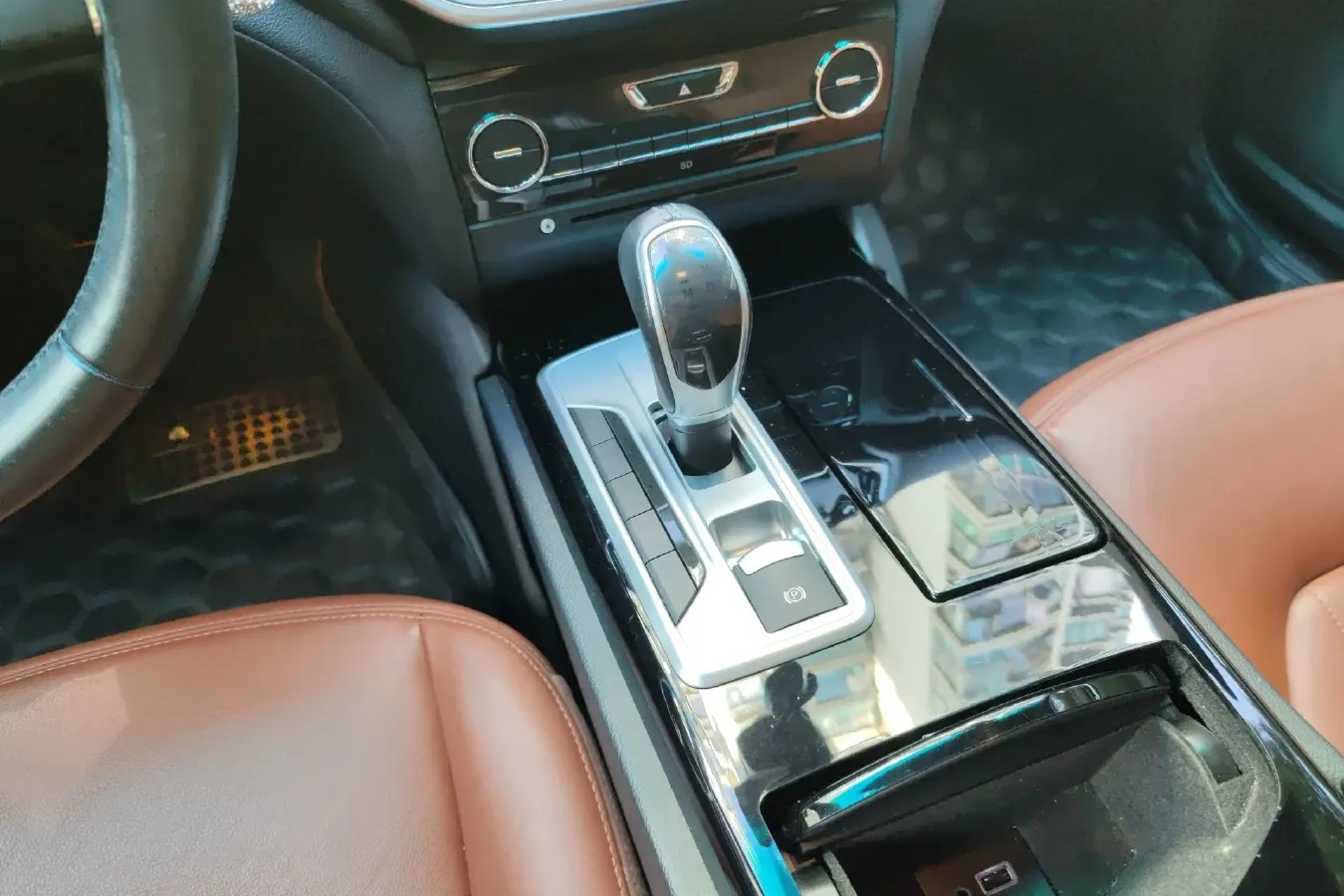 2014 Maserati Ghibli 3.0T 330HP V6 8AT,autocango,china used car exporter,china ev exporter,chinese used car exporter,chinese used ev exporter