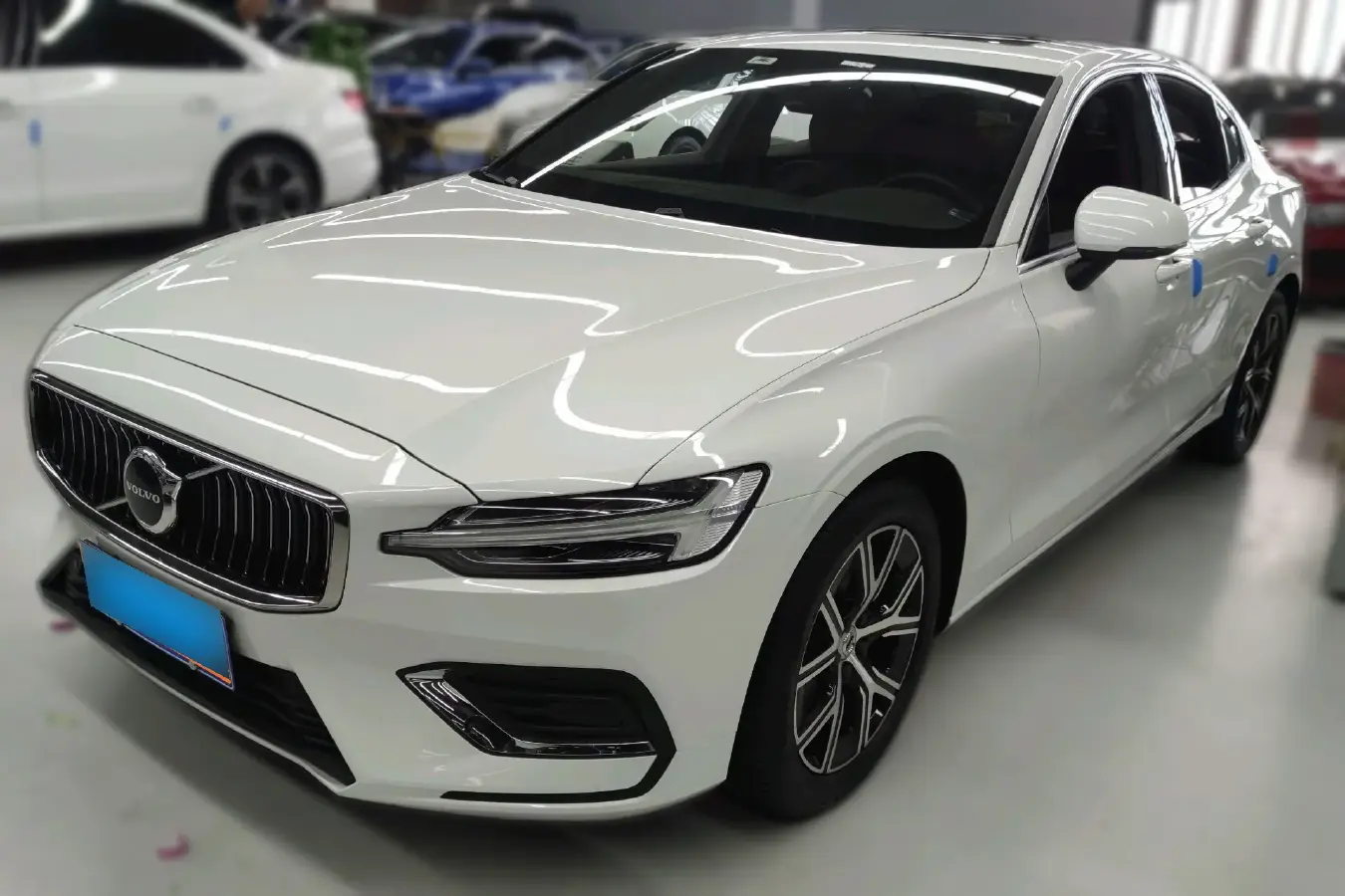 2023 Volvo S60 2.0T 197HP L4 7DCT