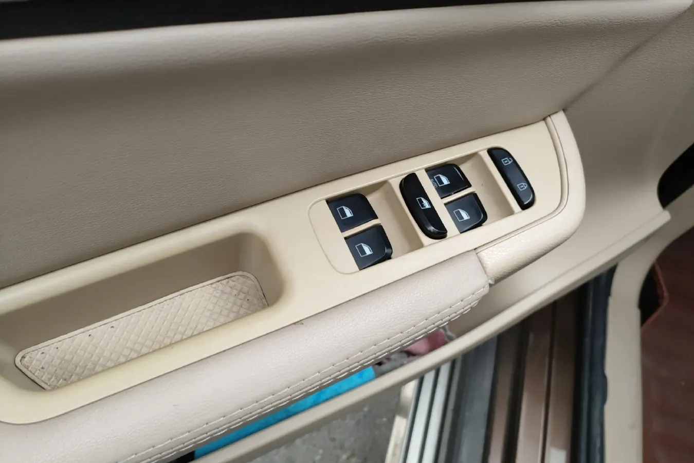 2012 Brilliance Auto V5 1.6L 118HP L4 5AT,autocango,china used car exporter,china ev exporter,chinese used car exporter,chinese used ev exporter