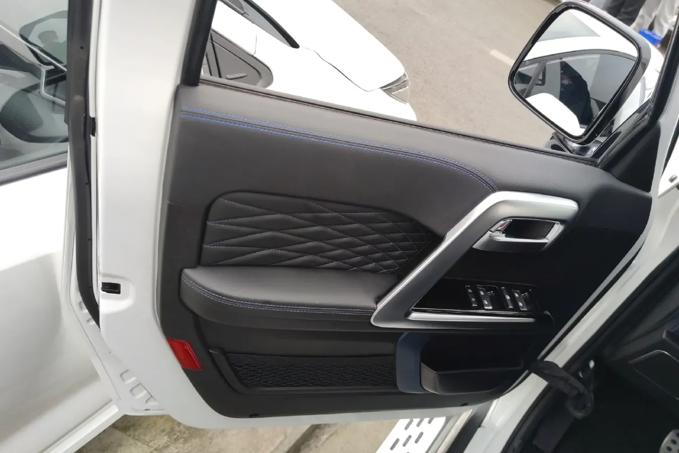 2020 BeiJing BJ40 2.0T 224HP L4 8AT,autocango,china used car exporter,china ev exporter,chinese used car exporter,chinese used ev exporter