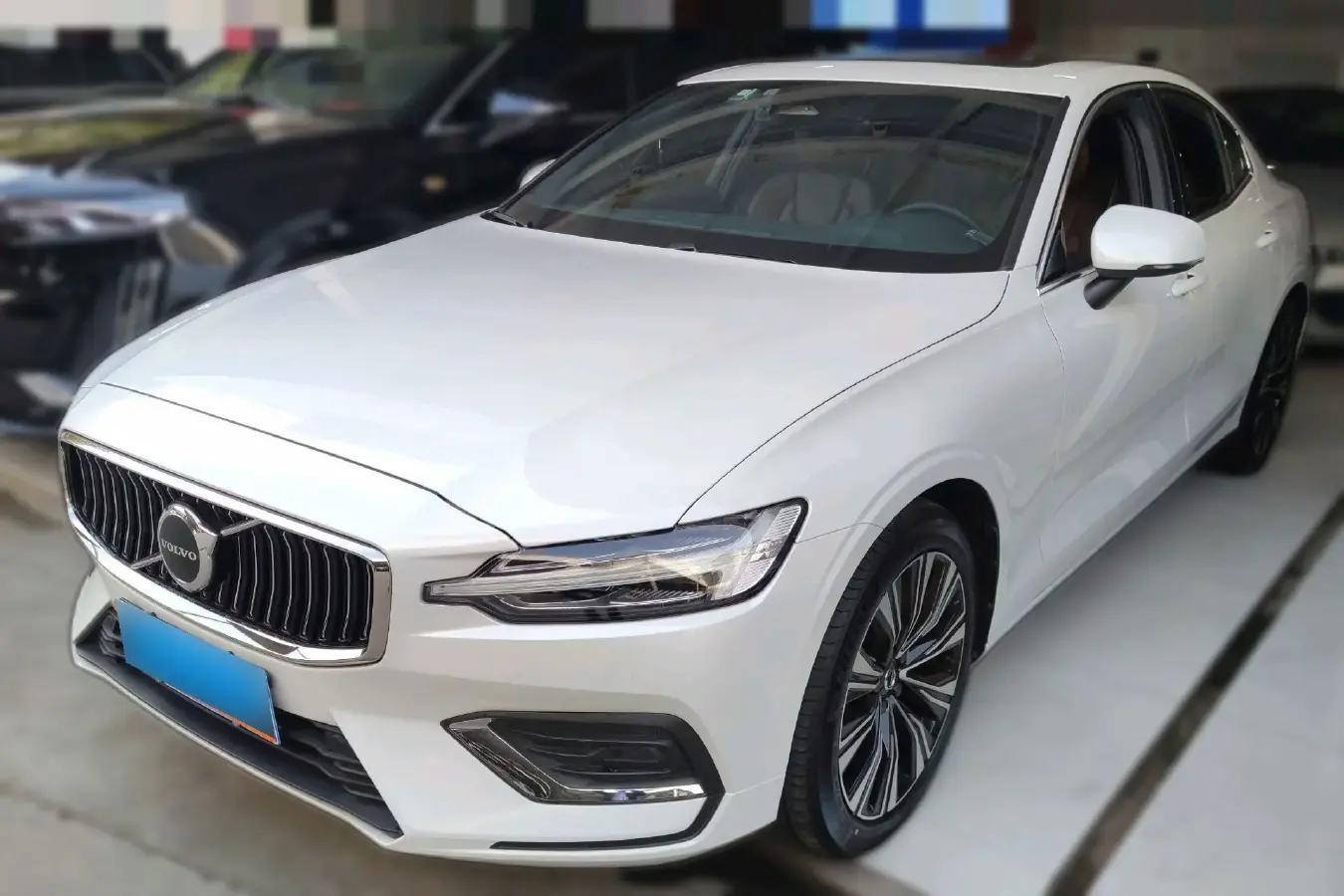 2023 Volvo S60 2.0T 197HP L4 7DCT